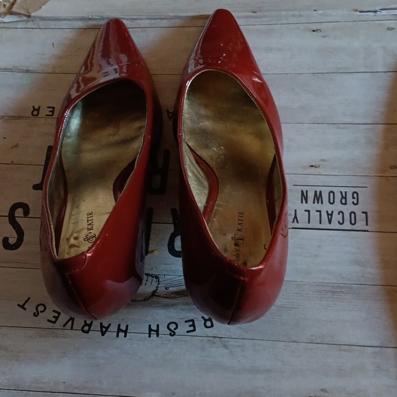 Shoes - Picture 5 of 6